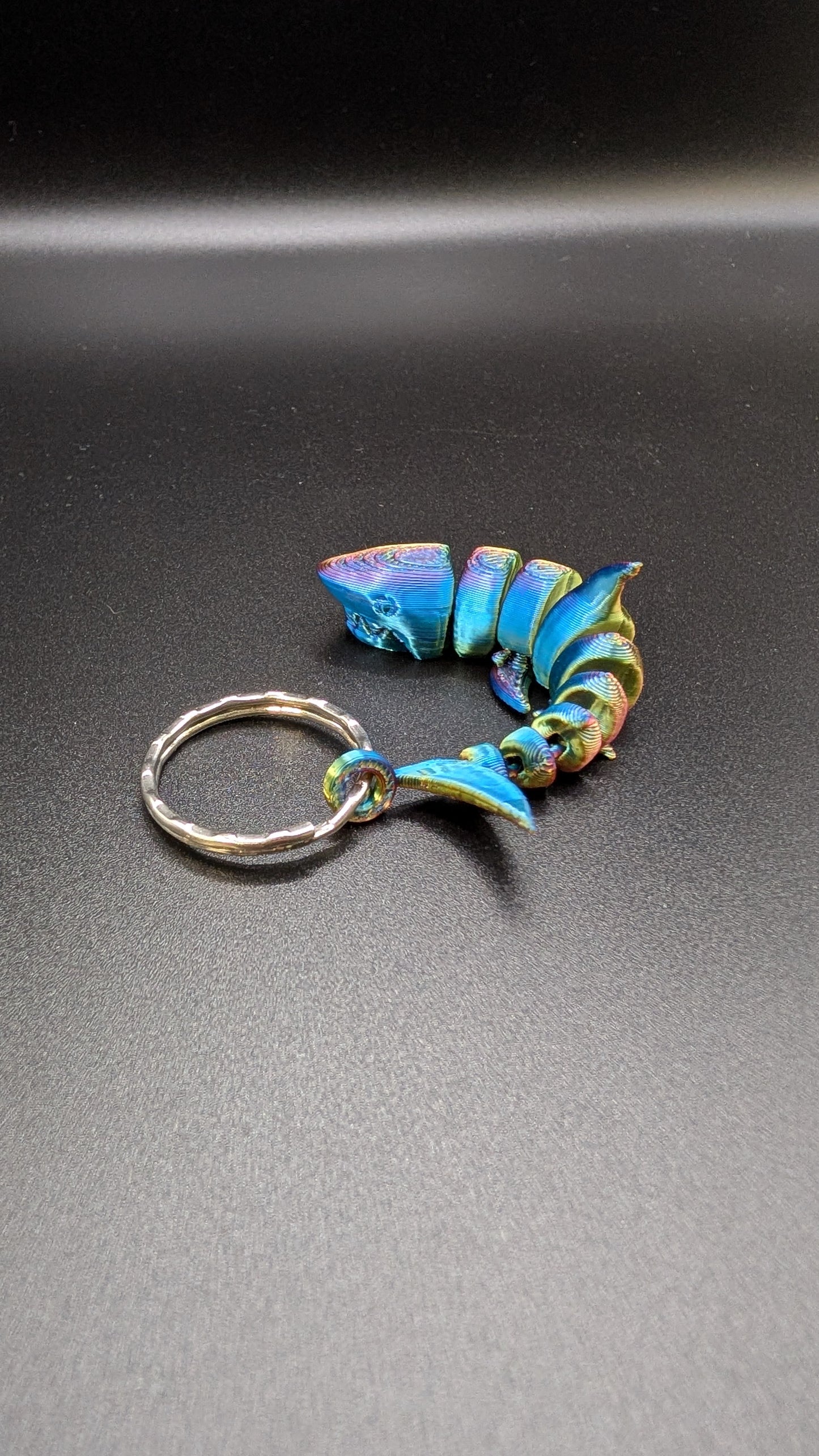 3d printed custom articulated fidget toy shark keychain